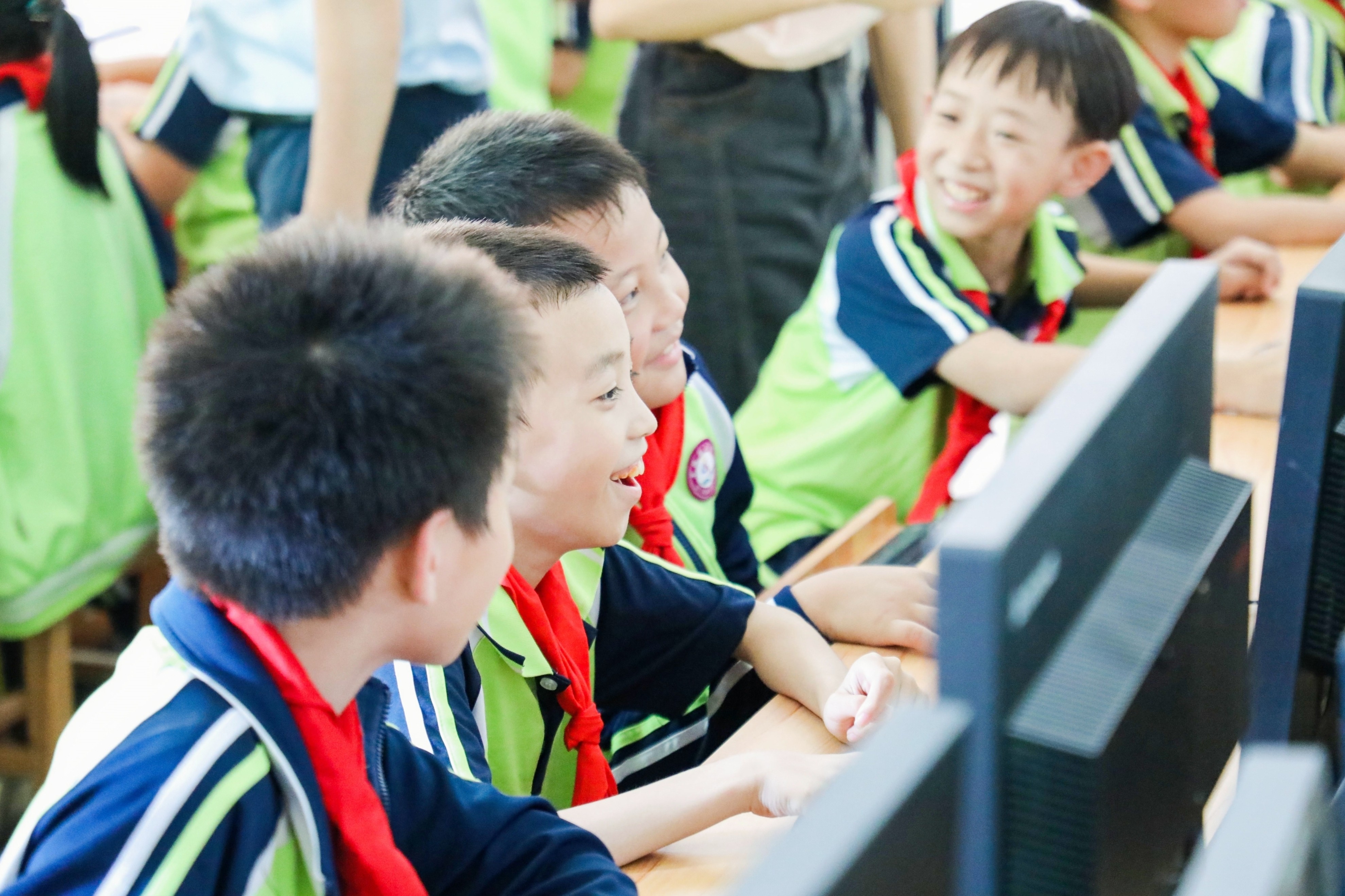 第一百四十六期至一百四十七期“綠色愛心電腦教室”標準電腦41套（廣州逸仙電子商務有限公司）